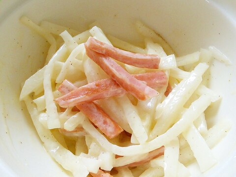 大根と魚肉ソーセージのサラダ